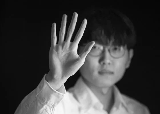 综合伊思人在钱三区